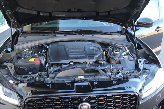 Jaguar F-PACE 12 of 14