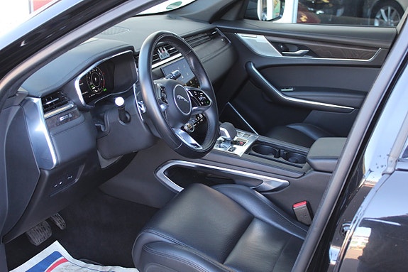 Jaguar F-PACE 8 of 14