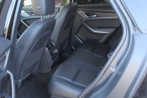 Jaguar F-PACE 9 of 14