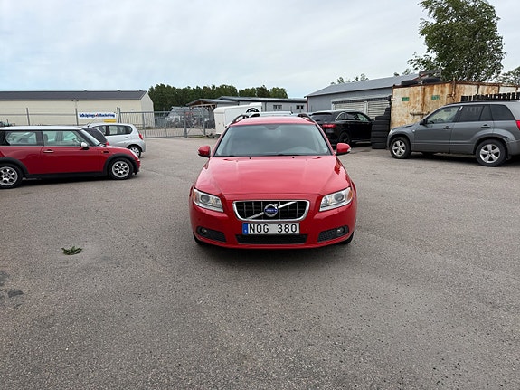 Volvo V70 2 of 5