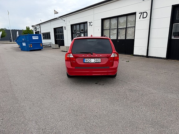 Volvo V70 4 of 5