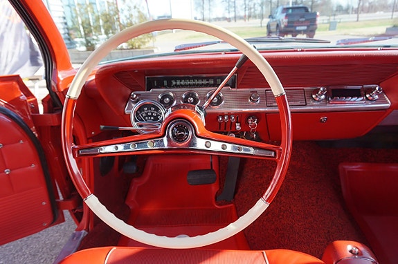 Chevrolet Impala 23 of 29