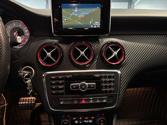 Mercedes-Benz A250 14 of 17
