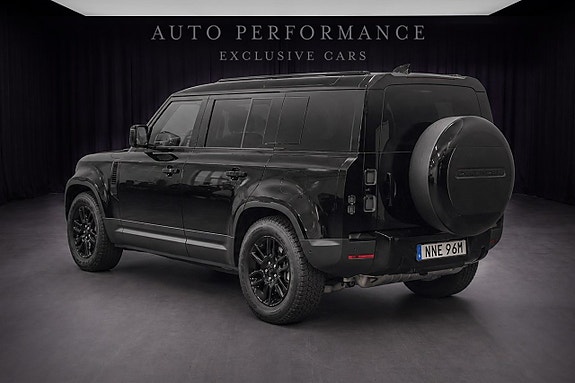 Land Rover Defender 110 3 of 5