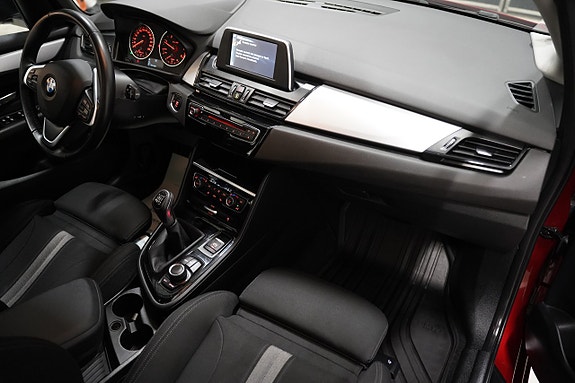 BMW 218 7 of 17