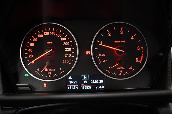 BMW 218 10 of 17