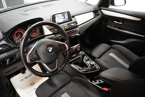 BMW 218 5 of 17