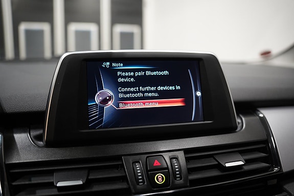 BMW 218 14 of 17