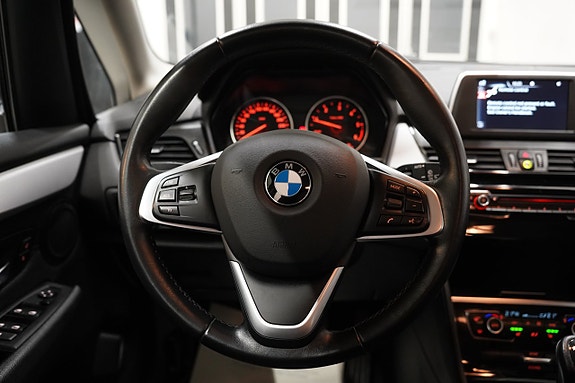 BMW 218 9 of 17