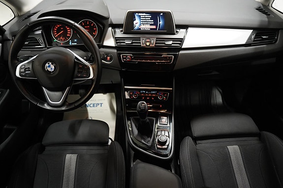 BMW 218 8 of 17
