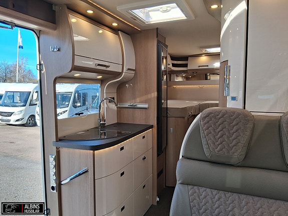 Carthago C-Tourer 143 LE / Mercedes / Automat 17 of 21