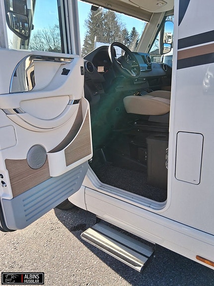 Carthago C-Tourer 143 LE / Mercedes / Automat 5 of 21