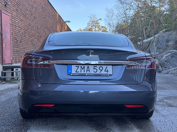 Tesla Model S 4 of 5