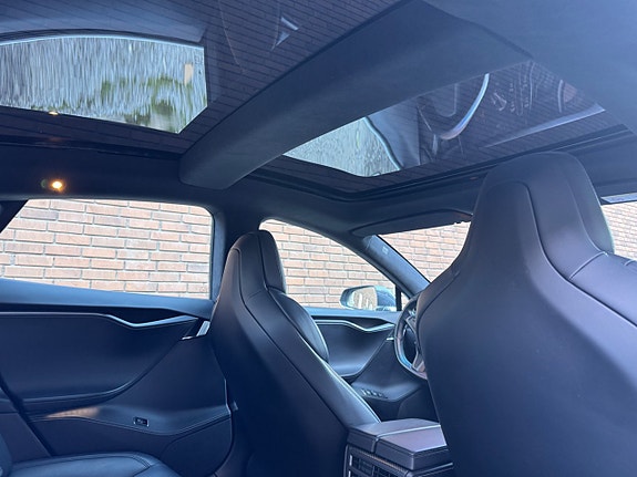 Tesla Model S 15 of 26
