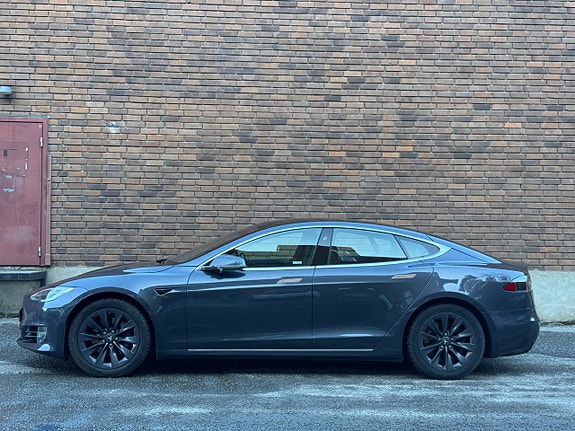 Tesla Model S 2 of 5