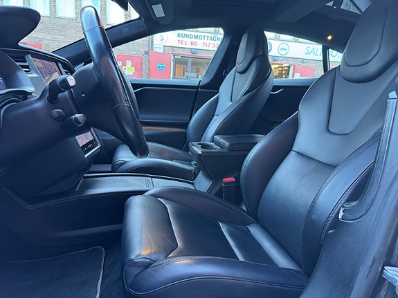 Tesla Model S 11 of 26