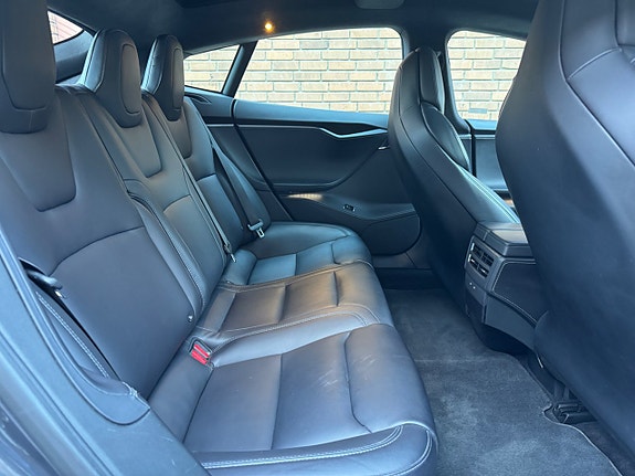 Tesla Model S 14 of 26