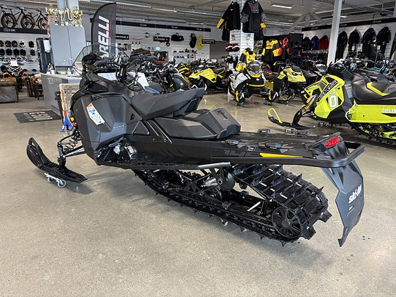 Ski-Doo Backcountry XRS 146" 850 E-TEC 2 of 4