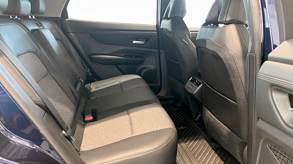 Nissan Ariya 5 of 12