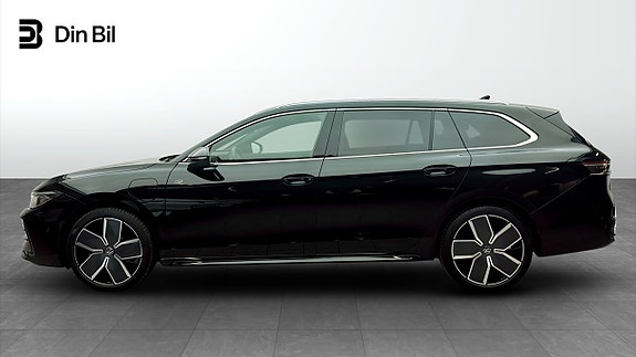 Volkswagen Passat 2 of 5