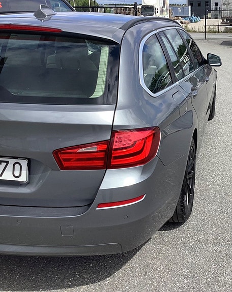 BMW 530d 4 of 5