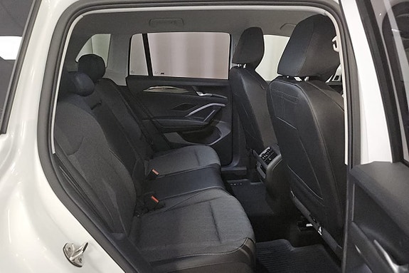 Volkswagen Tiguan 9 of 12