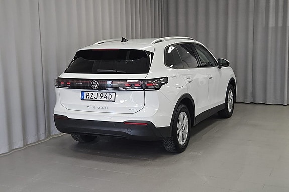 Volkswagen Tiguan 3 of 5