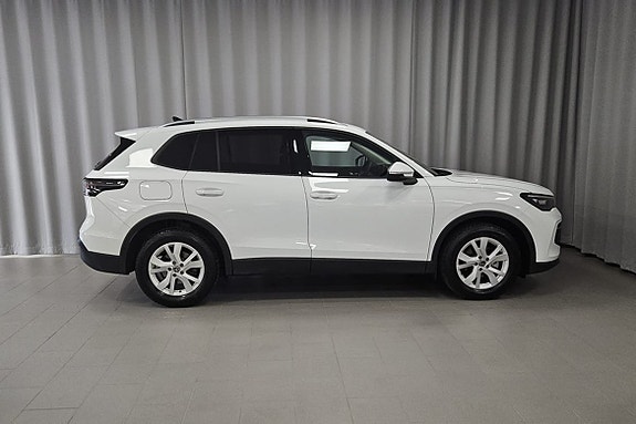 Volkswagen Tiguan 4 of 5