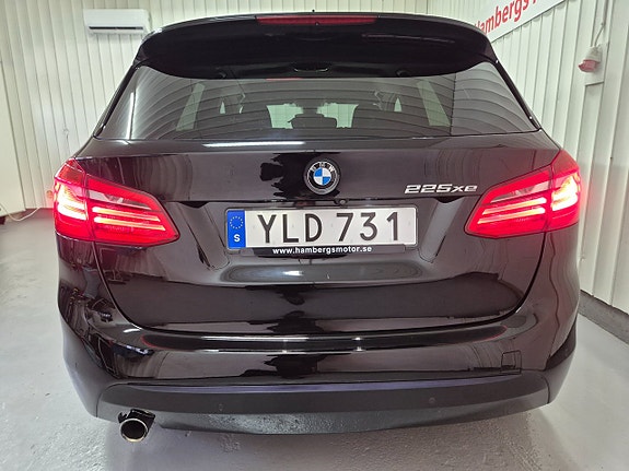BMW 225xe 4 of 5