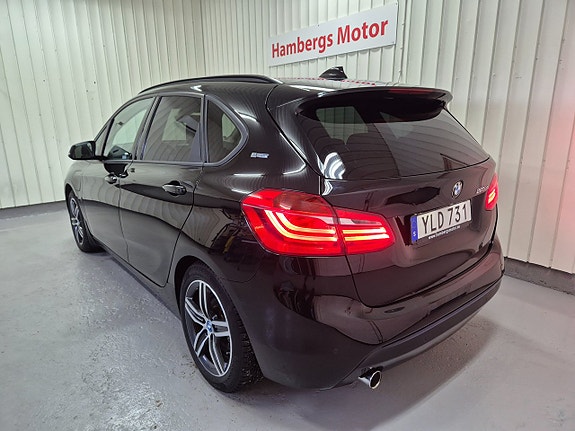 BMW 225xe 3 of 5