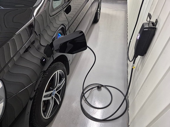 BMW 225xe 9 of 23
