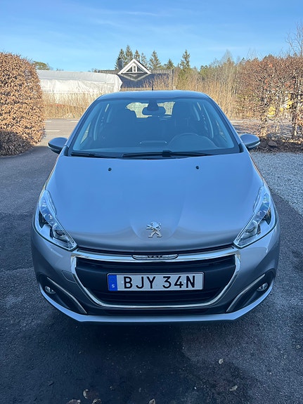 Peugeot 208 4 of 5