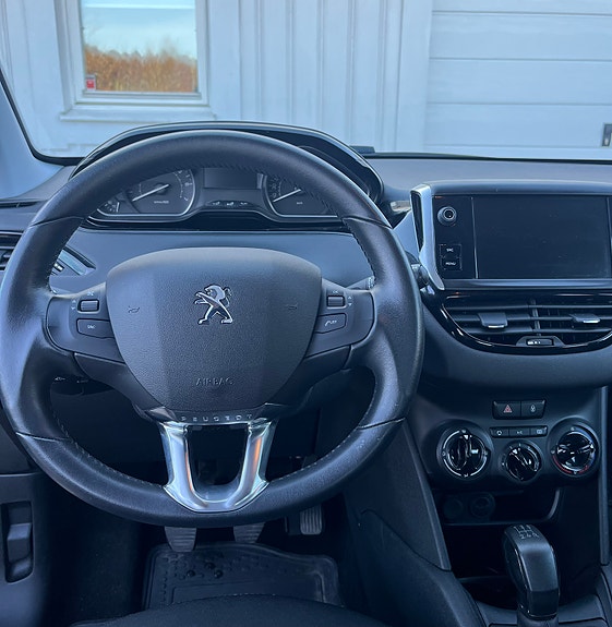 Peugeot 208 5 of 5