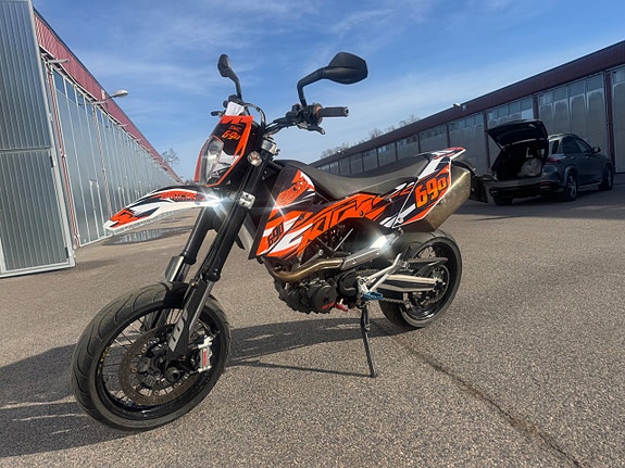 KTM supermotard 690 besiktad till 3027-09-30