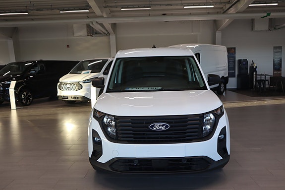 Ford Transit Courier 3 of 11