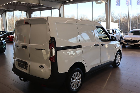 Ford Transit Courier 2 of 11