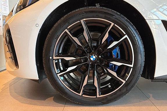 BMW i4 23 of 24