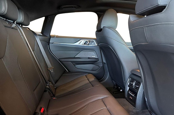 BMW i4 18 of 24