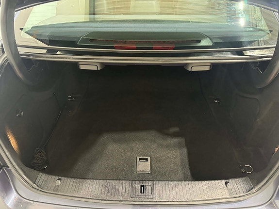 Mercedes-Benz E250 8 of 17
