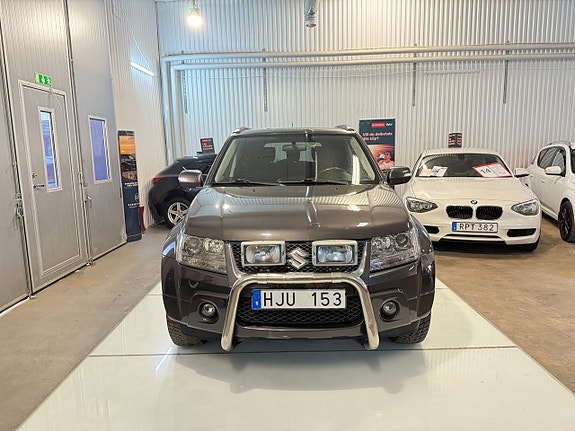 Suzuki Grand Vitara 3 of 5
