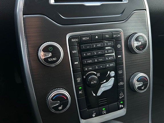 Volvo XC70 14 of 16