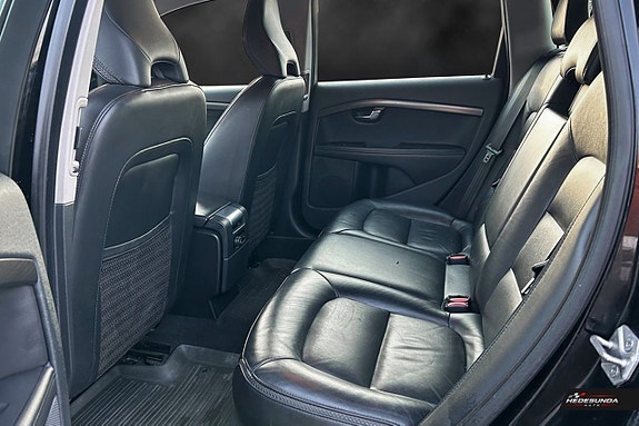 Volvo XC70 13 of 15