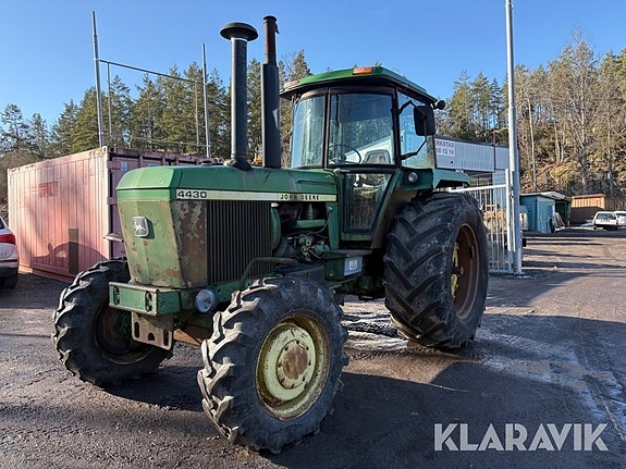 Traktor John Deere 4430