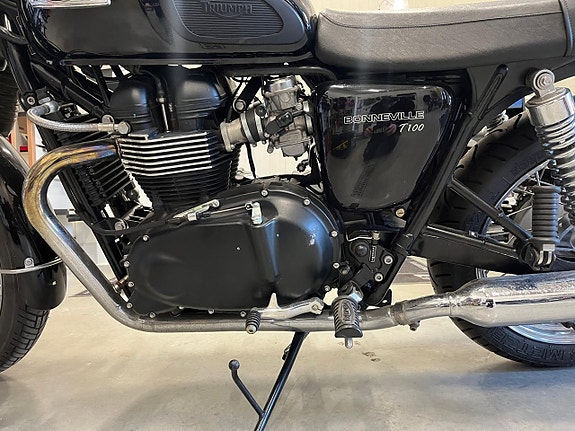 Triumph Bonneville 865 T100 4 of 5