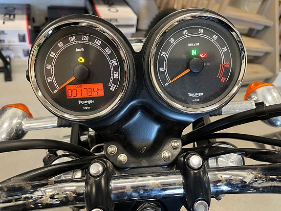 Triumph Bonneville 865 T100 5 of 5