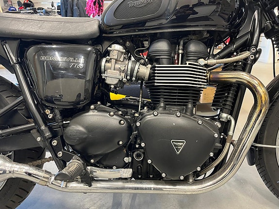 Triumph Bonneville 865 T100 2 of 5