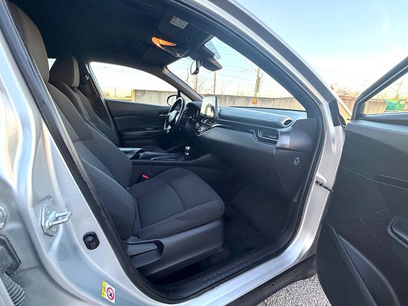 Toyota C-HR 8 of 8
