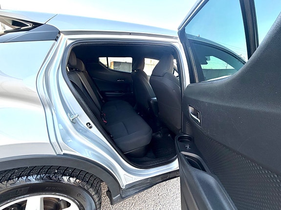 Toyota C-HR 6 of 8