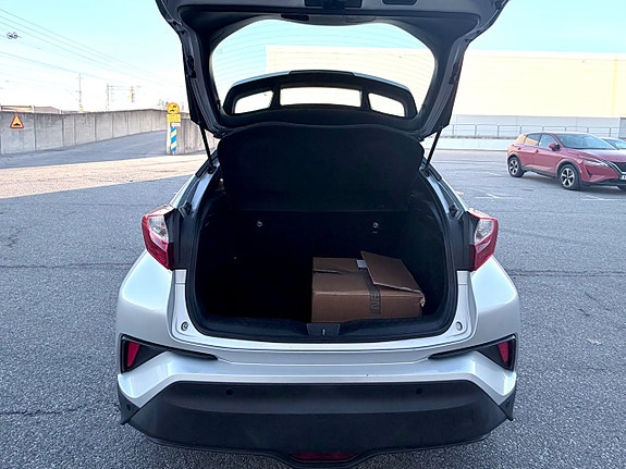 Toyota C-HR 5 of 8
