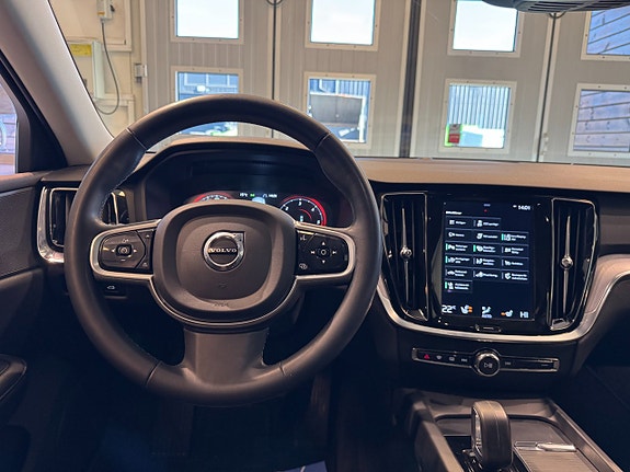 Volvo V60 Cross Country 8 of 29